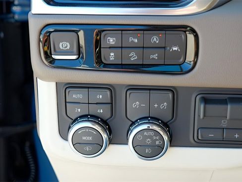 New 2026 GMC Yukon XL Denali w/ Denali Reserve Package image 17