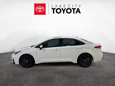 Used 2024 Toyota Corolla SE w/ SE Premium Package image 3