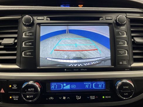 Used 2017 Toyota Highlander XLE AWD/4WD image 10