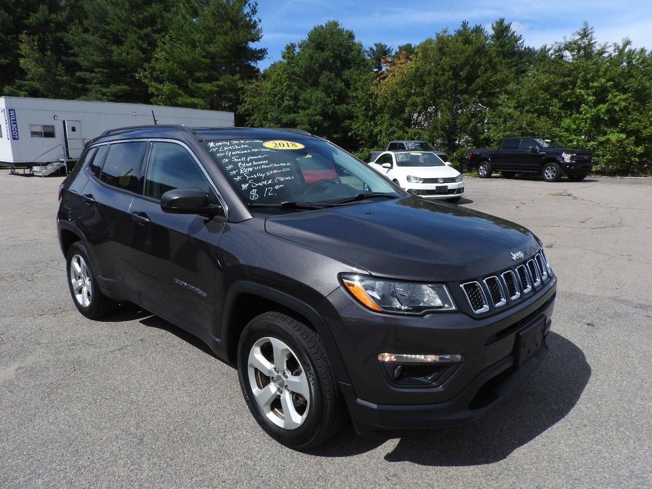 Used 2018 Jeep Compass Latitude w/ Cold Weather Group AWD/4WD image 2