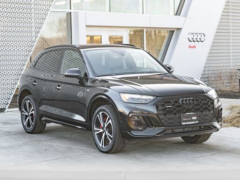 Certified 2025 Audi Q5 Prestige image 2