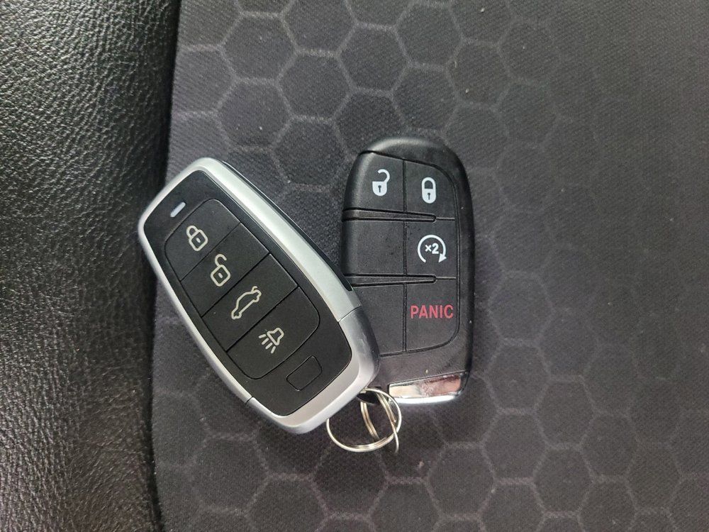 Used 2019 Jeep Compass Latitude FWD image 32