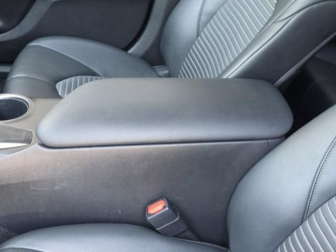 Used 2023 Toyota Camry SE FWD image 8