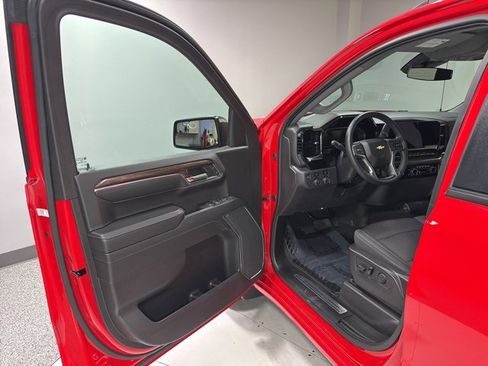 Used 2024 Chevrolet Silverado 1500 LT image 7