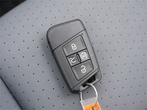 Certified 2025 Volkswagen Jetta SE image 36