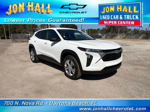 Used 2026 Chevrolet Trax LS w/ Driver Confidence Package image 1