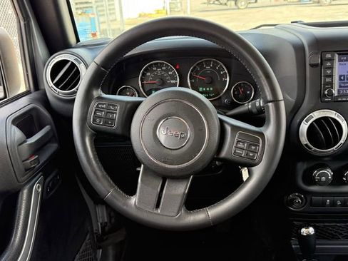 Used 2015 Jeep Wrangler Unlimited Rubicon w/ Connectivity Group image 16