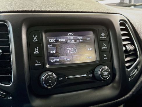 Used 2018 Jeep Compass Latitude w/ Safe & Security Group FWD image 16