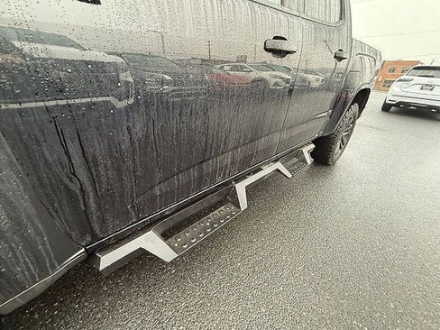 Used 2017 GMC Canyon SLE w/ Nightfall Edition image 11