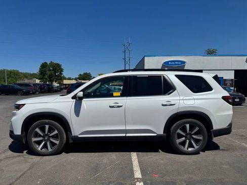 Used 2024 Honda Pilot Touring image 5