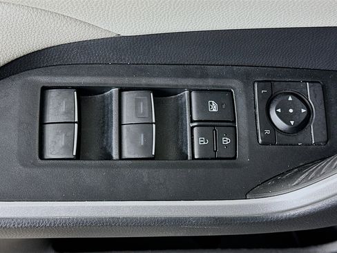 Used 2023 Toyota RAV4 XLE Premium image 15