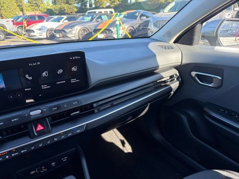 Used 2025 Kia K4 FWD image 35