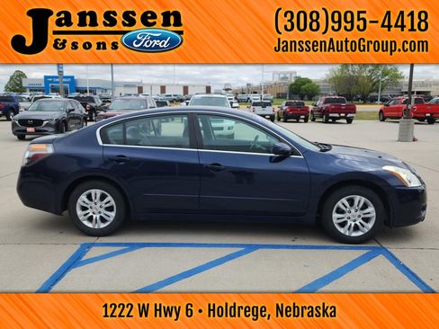 Used 2010 Nissan Altima 2.5 S w/ Convenience Pkg FWD image 5