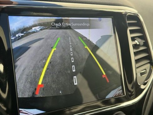 Used 2020 Jeep Grand Cherokee Altitude image 33