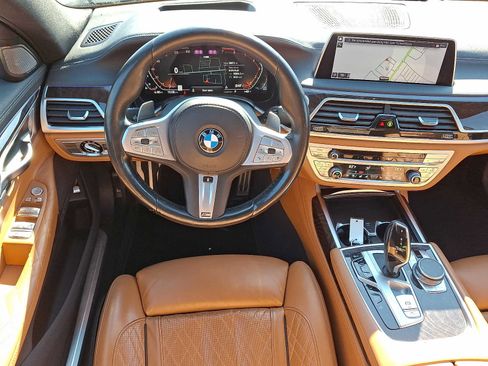 Used 2022 BMW 750i xDrive w/ Luxury Rear Seating Package AWD/4WD image 11
