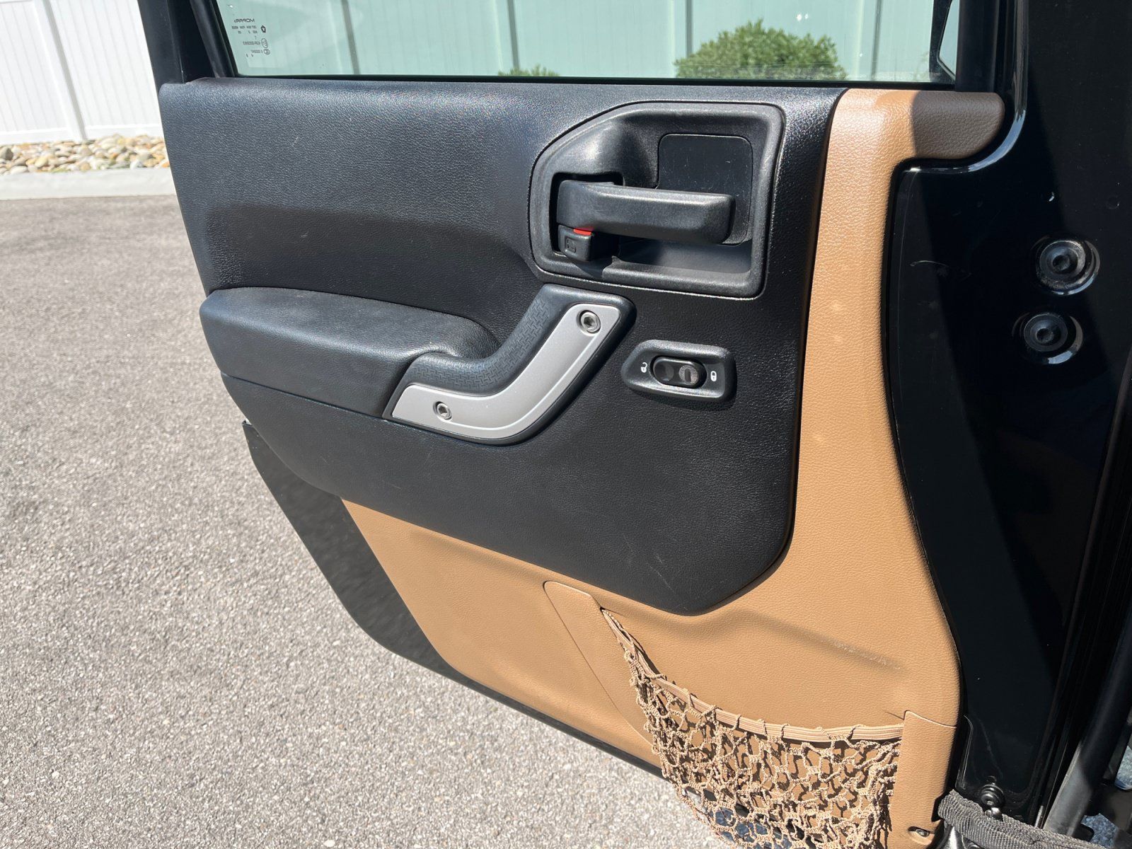 Used 2013 Jeep Wrangler Unlimited Rubicon w/ Connectivity Group AWD/4WD image 13