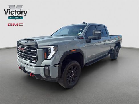 Used 2024 GMC Sierra 2500 AT4 w/ AT4 Premium Plus Package image 3