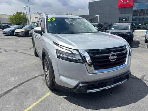 Used 2023 Nissan Pathfinder SL AWD/4WD image 3