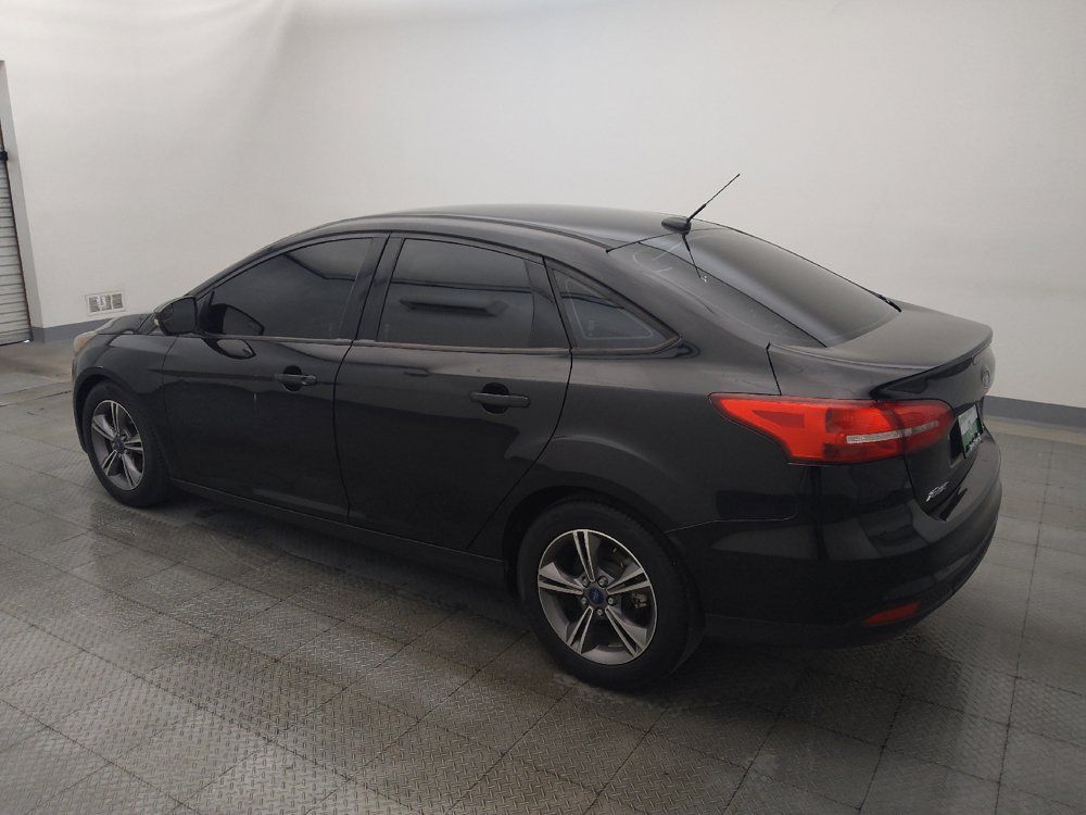 Used 2018 Ford Focus SE w/ SE Appearance Package FWD image 3