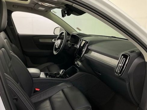 Certified 2024 Volvo XC40 B5 Plus w/ Climate Package image 30
