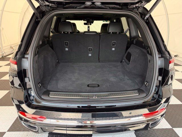 Used 2023 Jeep Grand Cherokee Overland w/ Advanced Protech Group III AWD/4WD image 4