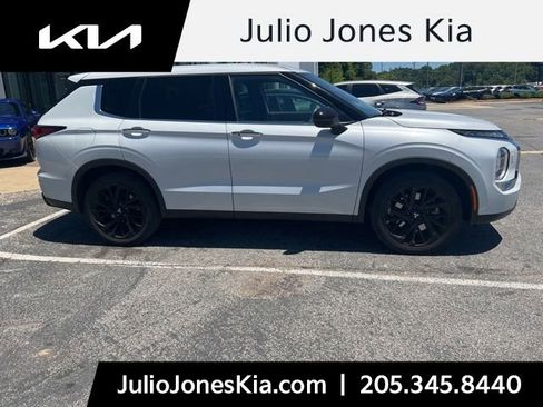 Used 2023 Mitsubishi Outlander SE Black Edition AWD/4WD image 1