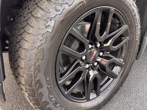 Used 2025 GMC Sierra 1500 Elevation image 29