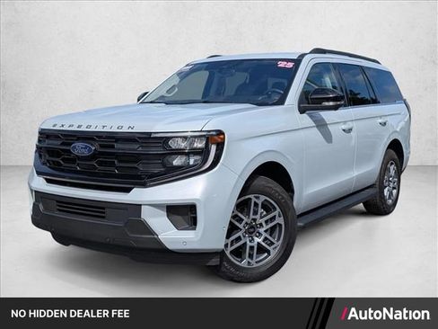 Certified 2025 Ford Expedition Active AWD/4WD image 1