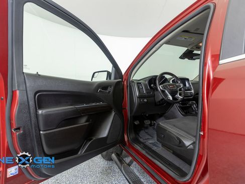 Used 2020 GMC Canyon SLE w/ Elevation Edition image 9