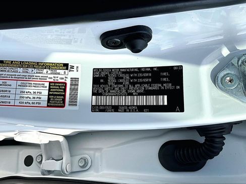 Used 2023 Toyota Highlander XLE FWD image 19