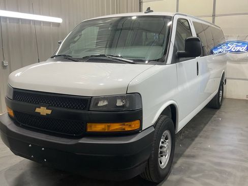 Used 2025 Chevrolet Express 3500 LS RWD image 4
