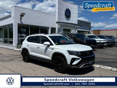 Used 2023 Volkswagen Taos SE w/ Panoramic Sunroof Package