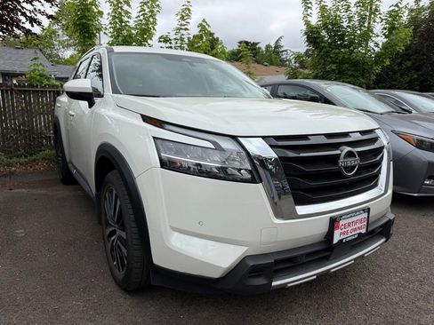 Used 2023 Nissan Pathfinder Platinum AWD/4WD image 4