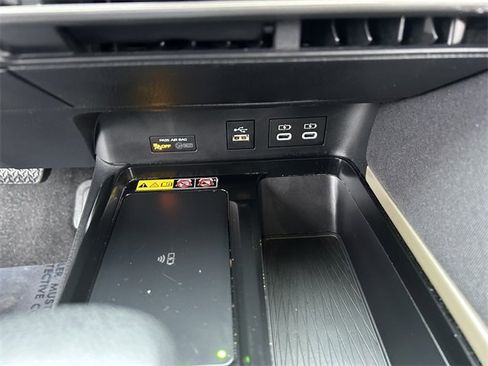 Used 2025 Toyota Camry LE image 16