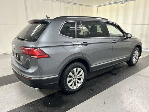 Used 2018 Volkswagen Tiguan SE w/ 3rd Row Seat Package AWD/4WD image 2