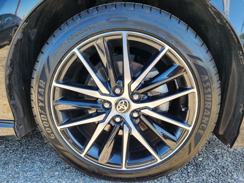 Used 2024 Toyota Camry SE w/ Convenience Package FWD image 19