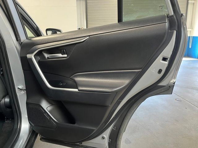 Used 2025 Toyota RAV4 XLE AWD/4WD image 17