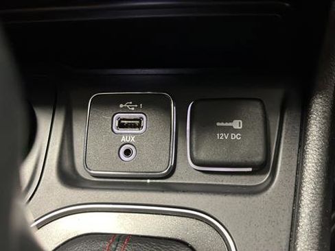 Used 2020 Jeep Cherokee Trailhawk AWD/4WD image 29