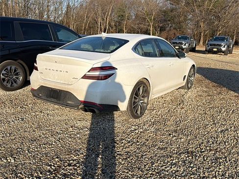 Used 2023 Genesis G70 2.0T image 3