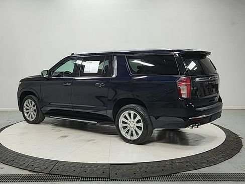 Used 2021 Chevrolet Suburban Premier w/ Premium Package AWD/4WD image 5