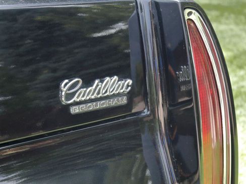 Used 1996 Cadillac Fleetwood Brougham RWD image 28