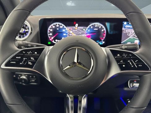 Used 2025 Mercedes-Benz GLA 250 4MATIC image 14