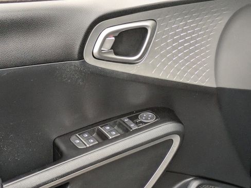 Used 2023 Kia Soul LX image 10