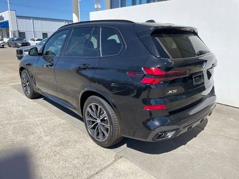 New 2026 BMW X5 xDrive40i w/ M Sport Package image 3