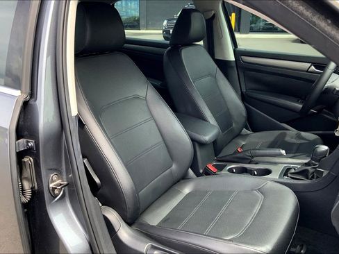 Used 2014 Volkswagen Passat 2.5 SE FWD image 7