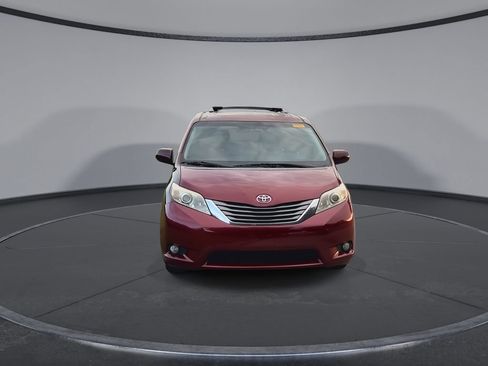 Used 2013 Toyota Sienna XLE FWD image 3