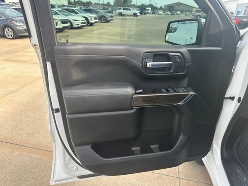 Used 2022 Chevrolet Silverado 1500 LT AWD/4WD image 7