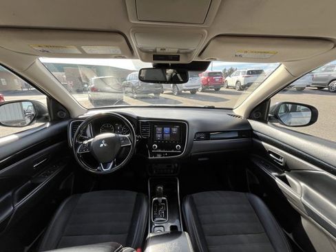 Used 2020 Mitsubishi Outlander SE image 36