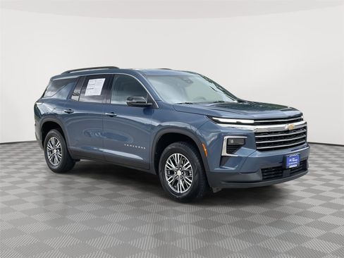 Used 2025 Chevrolet Traverse LT AWD/4WD image 5