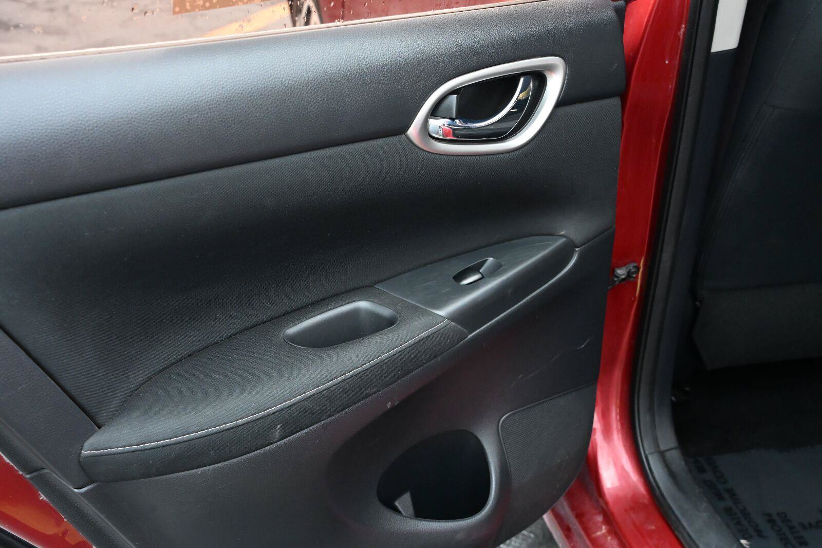 Used 2015 Nissan Sentra SV FWD image 18